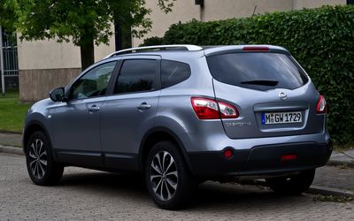 Автостекла Nissan Qashqai I c установкой в Москве